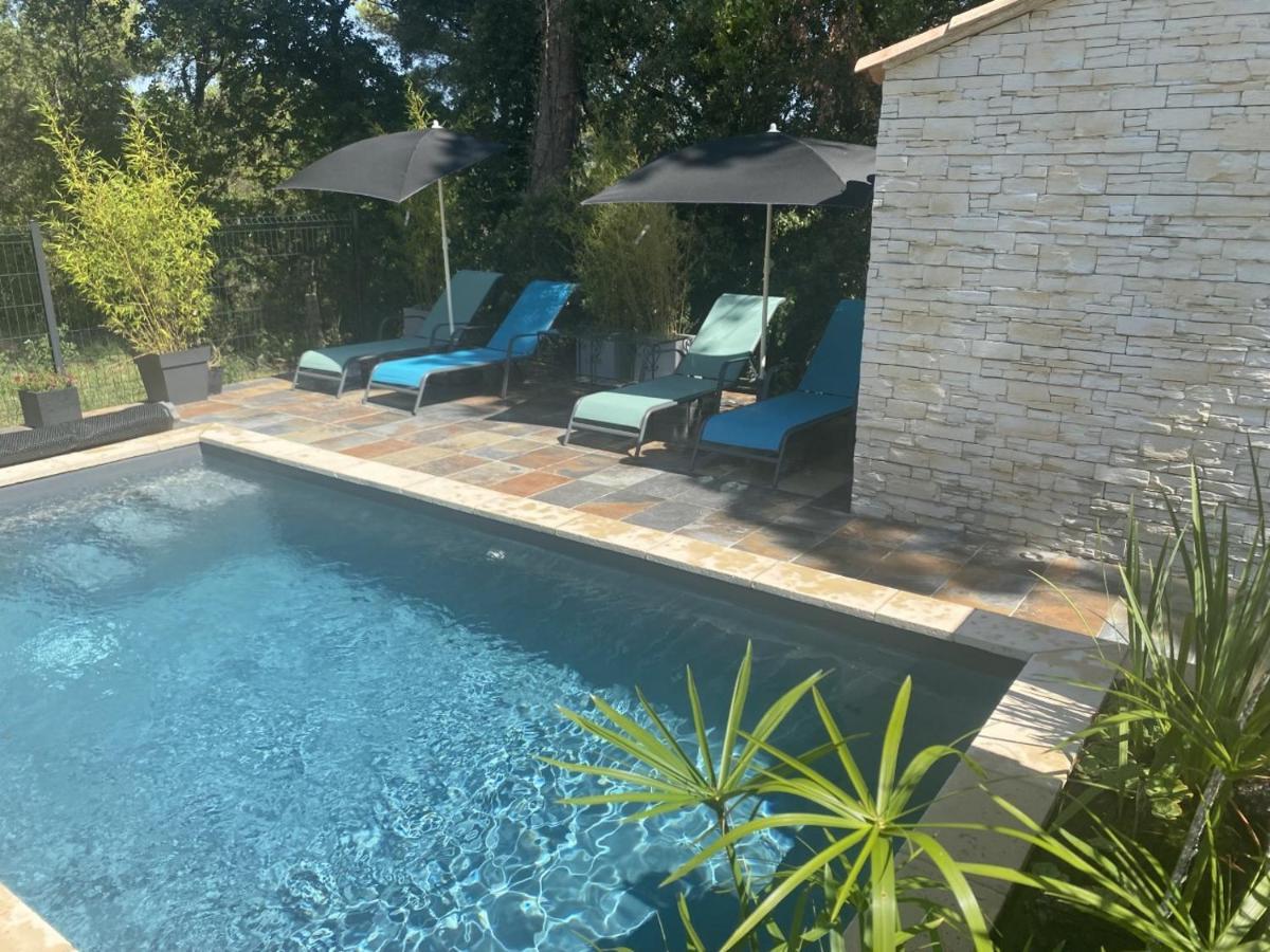 La Suite De Charme Du Mas De La Fontaine De Jonquier Avec Spa Privatif Seguret Exterior photo