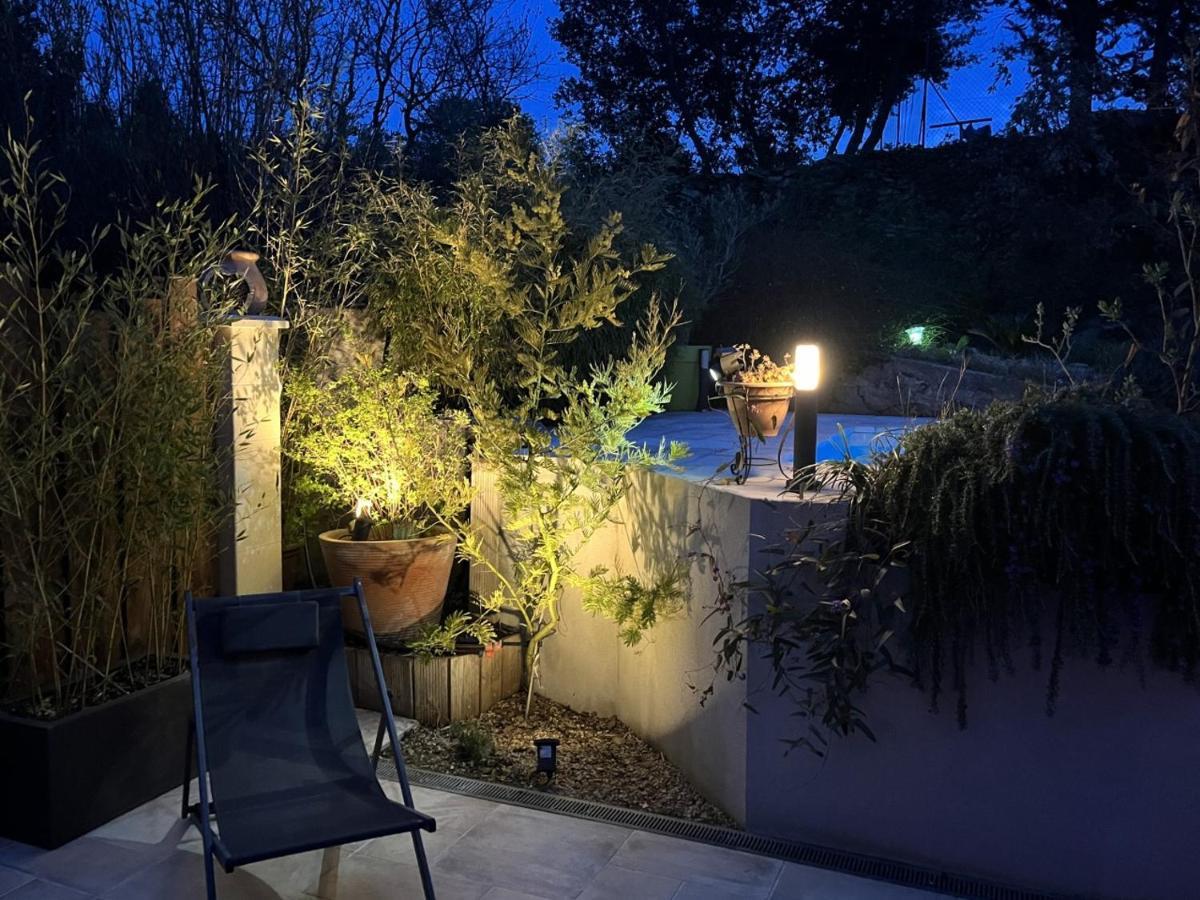 La Suite De Charme Du Mas De La Fontaine De Jonquier Avec Spa Privatif Seguret Exterior photo