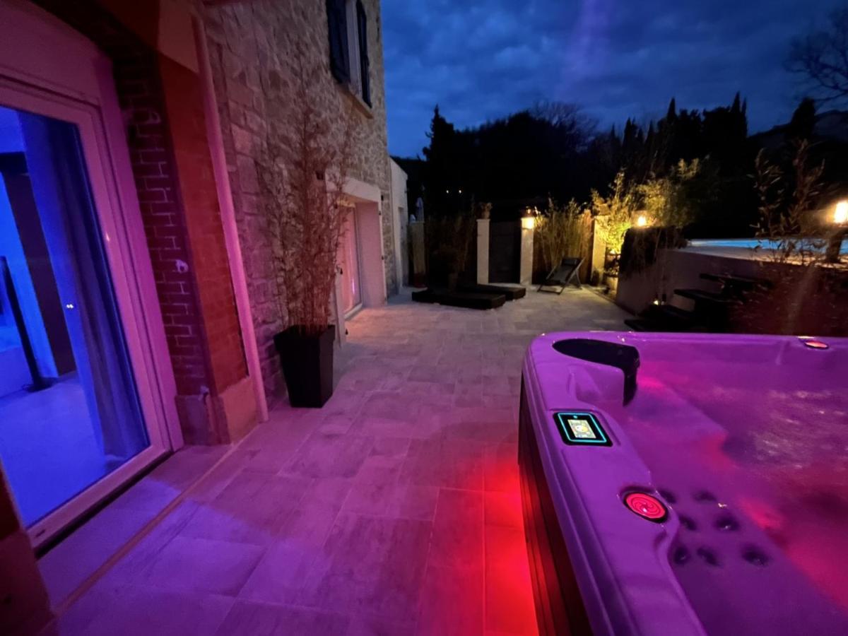 La Suite De Charme Du Mas De La Fontaine De Jonquier Avec Spa Privatif Seguret Exterior photo