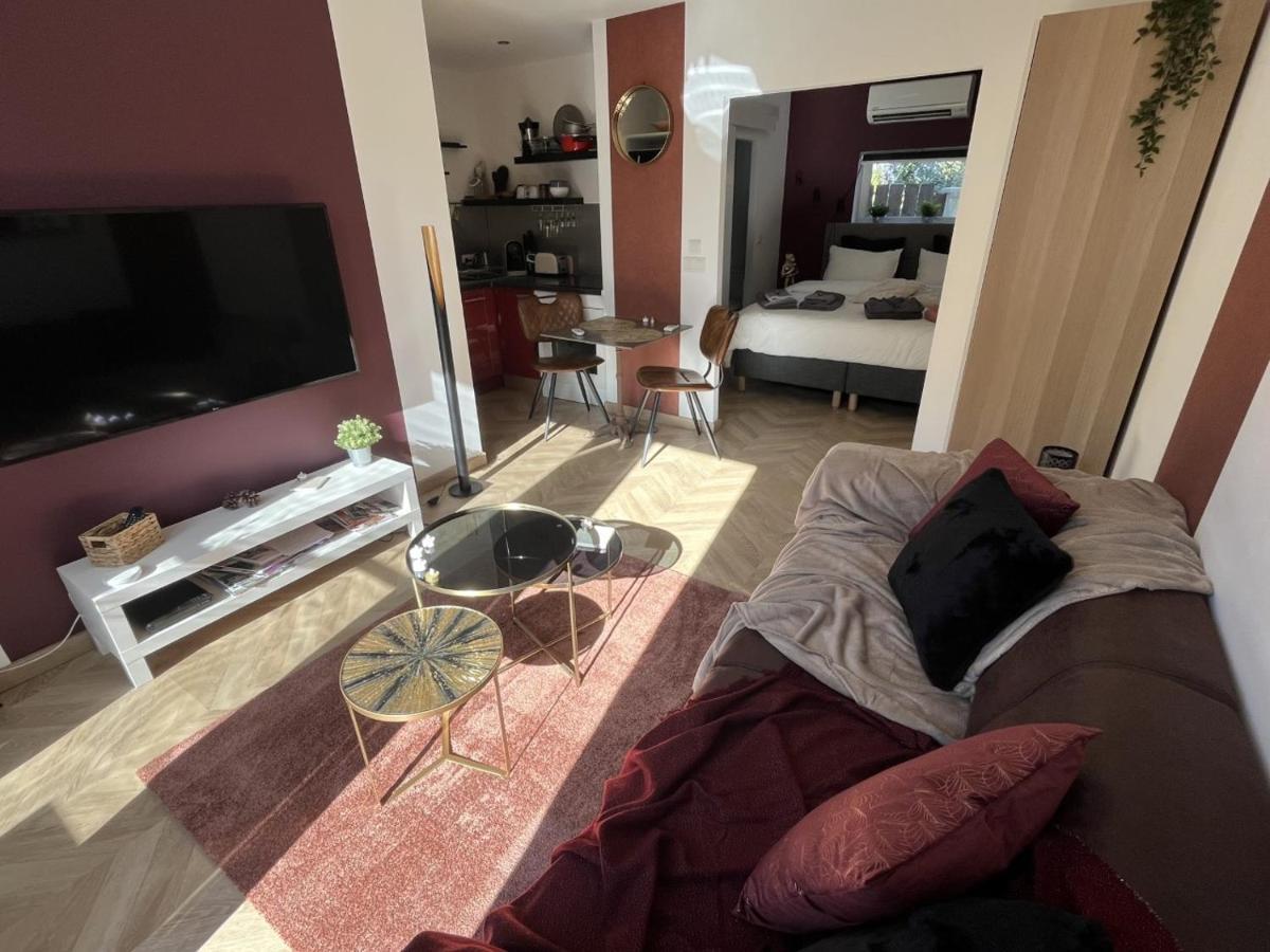 La Suite De Charme Du Mas De La Fontaine De Jonquier Avec Spa Privatif Seguret Exterior photo