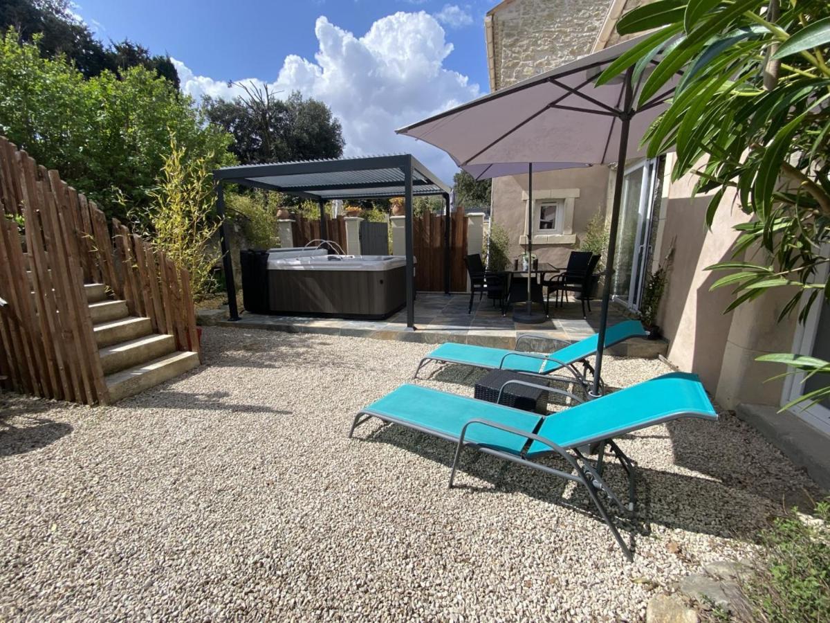 La Suite De Charme Du Mas De La Fontaine De Jonquier Avec Spa Privatif Seguret Exterior photo