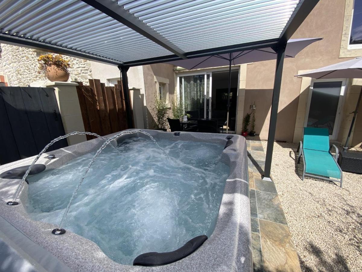 La Suite De Charme Du Mas De La Fontaine De Jonquier Avec Spa Privatif Seguret Exterior photo